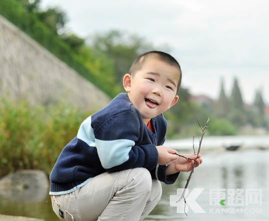 �Խ����o��ɫ