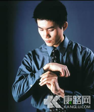 �A���Բ����e�`�^��